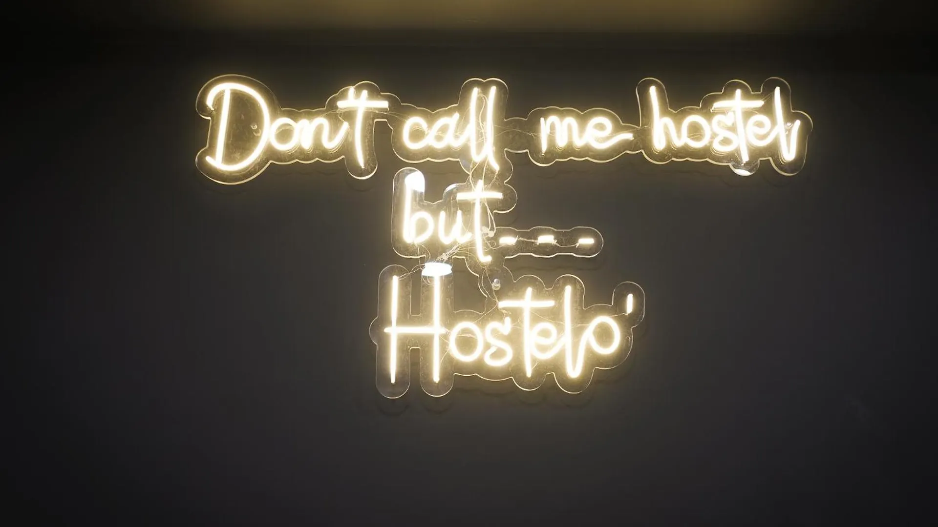 Hostelo - Luxury Hostel location